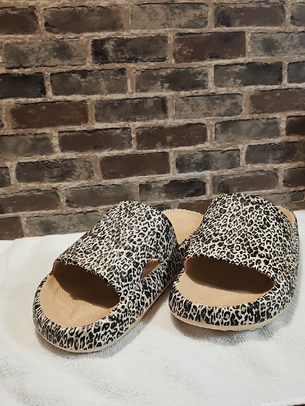 Leopard Print Slide Sandals - Neutral Tan & Black